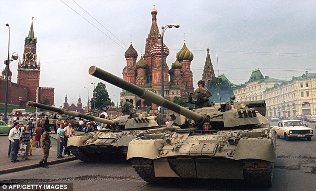 Threatening: Soviet army tanks in Moscow's Red Square